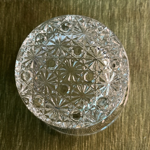 Fenton daisy & buttons top hat 3.25” pressed glass vase - Picture 4 of 4